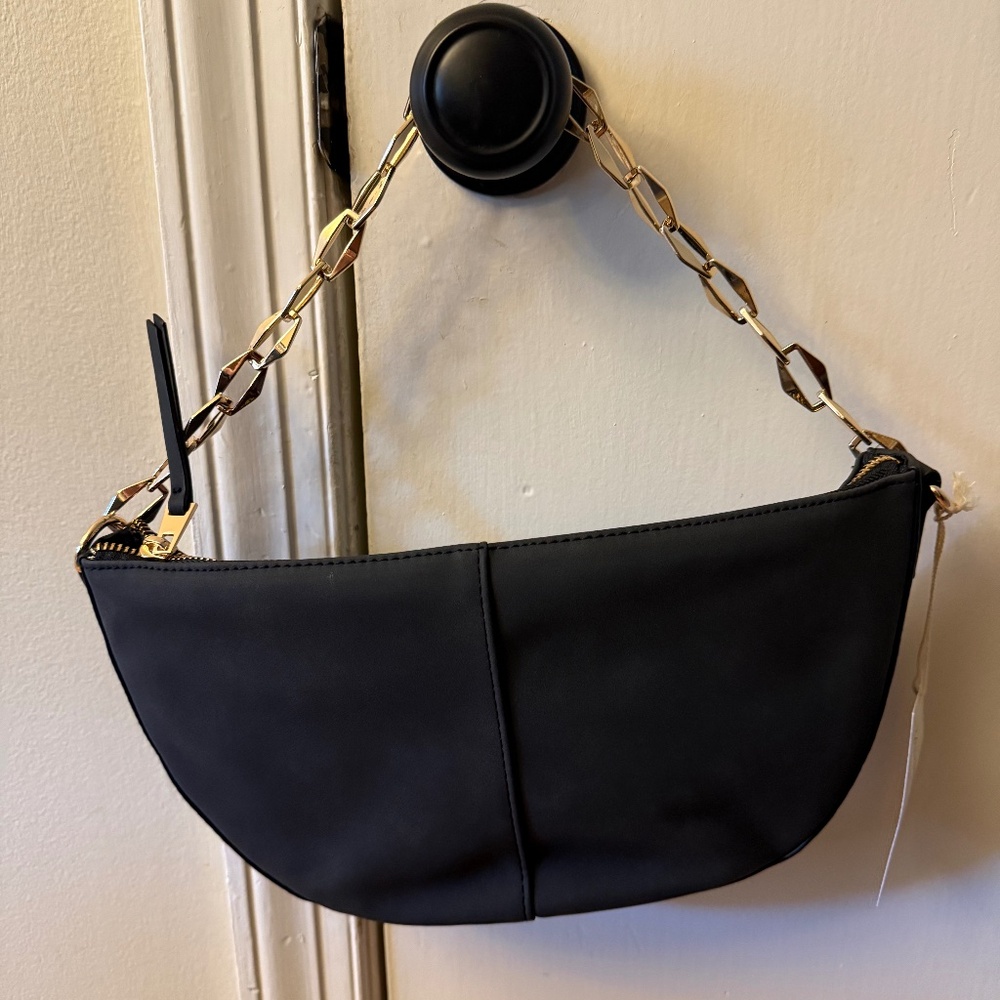 Universal Thread Black Shoulder/Hand Bag with Gold Stylish Link Chain NWT